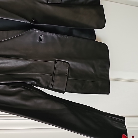 Leather blazer - Picture 2 of 10